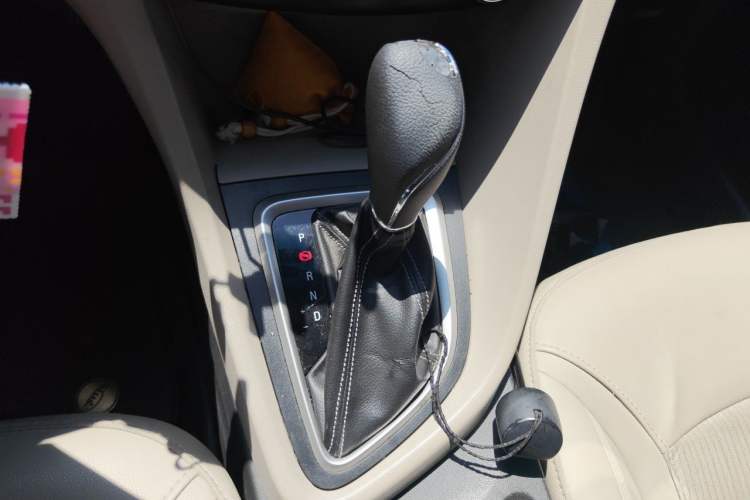 Used Buick GT 2017 15N Automatic Elite Version Gear Lever