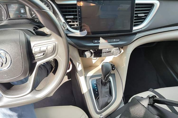 Used Buick GT 2017 15N Automatic Elite Version Gear Lever