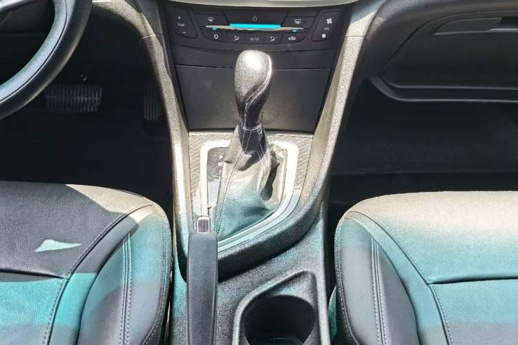 Used Buick GT 2017 15N Automatic Deluxe Edition Gear Lever