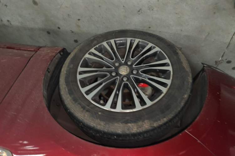 Used Buick GT 2017 15N Automatic Deluxe Edition Left Front Wheel Hub