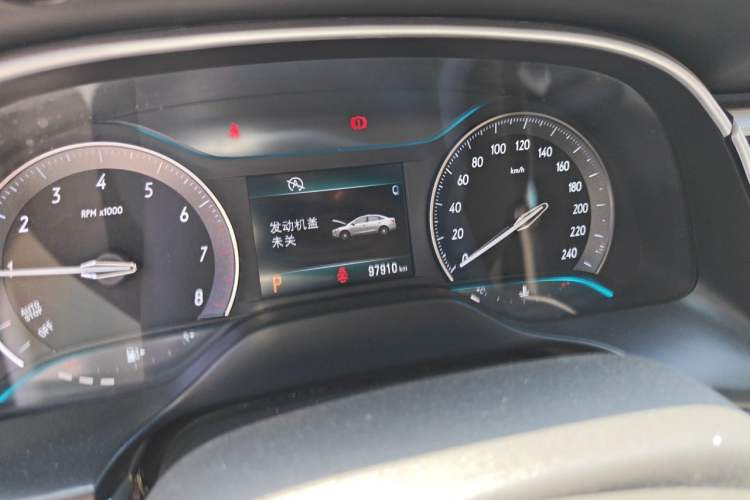 Used Buick GT 2017 15N Automatic Elite Version Odometer Close Up