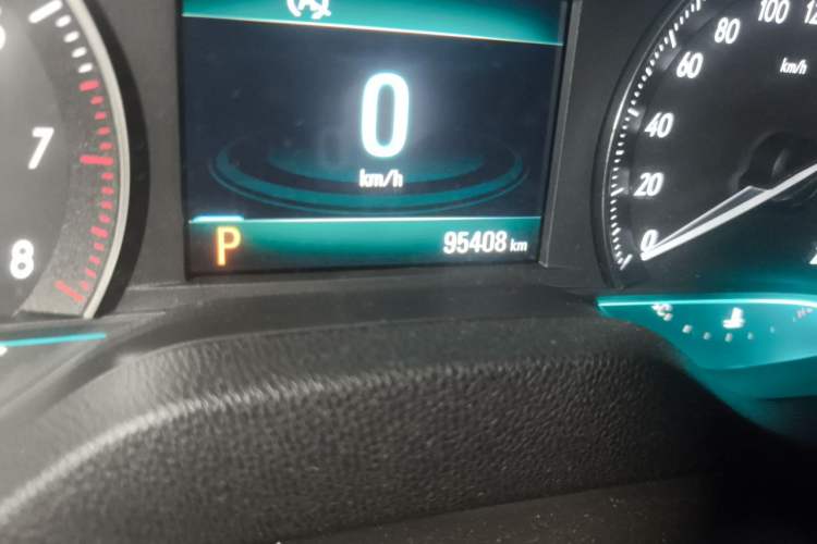 Used Buick GT 2017 15N Automatic Elite Version Odometer Close Up