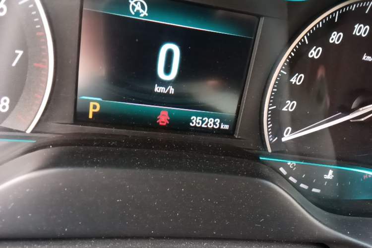Used Buick GT 2017 15N Automatic Elite Version Odometer Close Up