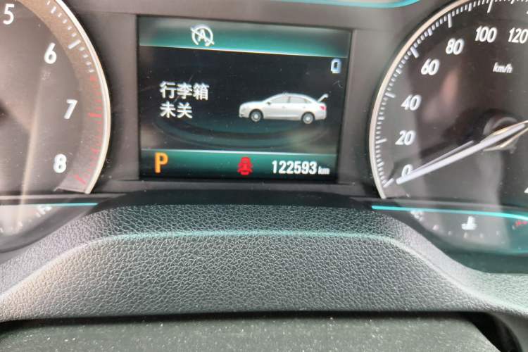 Used Buick GT 2017 15N Automatic Elite Version Odometer Close Up