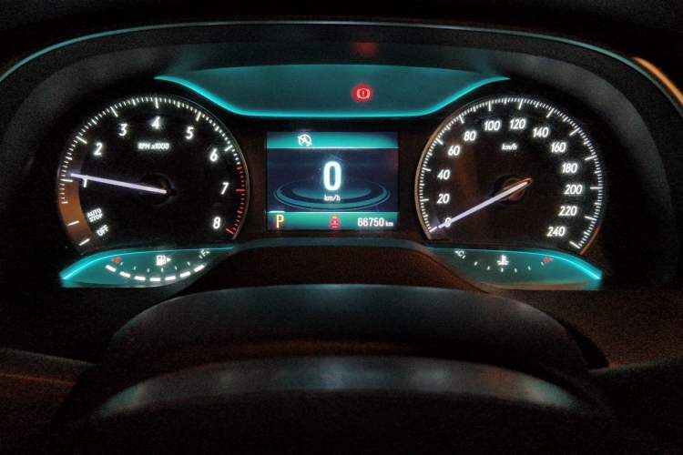 Used Buick GT 2017 15N Automatic Elite Version Odometer Close Up