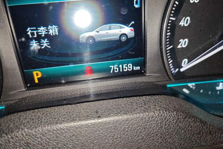 Used Buick GT 2017 15N Automatic Elite Version Odometer Close Up