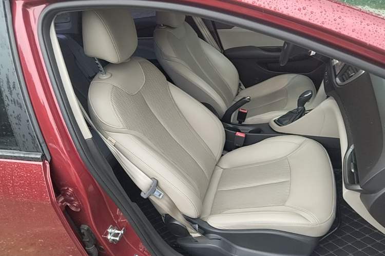 Used Buick GT 2017 15N Automatic Elite Version Right Front Seat