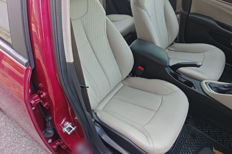 Used Buick GT 2017 15N Automatic Elite Version Right Front Seat