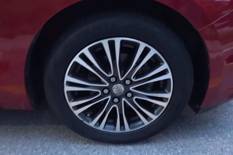 Used Buick GT 2017 15N Automatic Deluxe Edition Right Front Wheel Hub