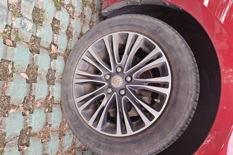 Used Buick GT 2017 15N Automatic Deluxe Edition Right Front Wheel Hub