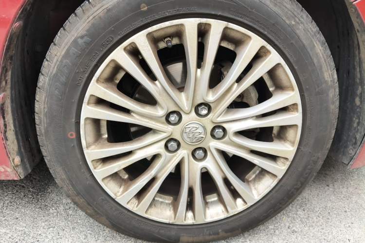 Used Buick GT 2017 15N Automatic Elite Version Right Front Wheel Hub