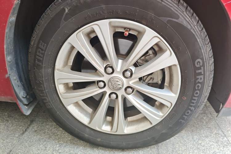 Used Buick GT 2017 15N Automatic Entry-Level Trim Right Front Wheel Hub