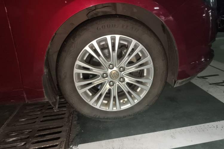 Used Buick GT 2017 15N Automatic Elite Version Right Front Wheel Hub