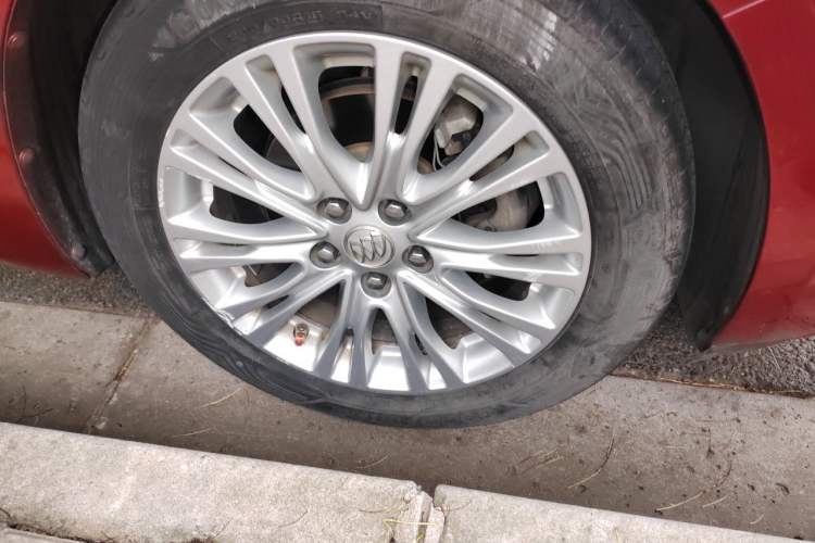Used Buick GT 2017 15N Automatic Elite Version Right Front Wheel Hub
