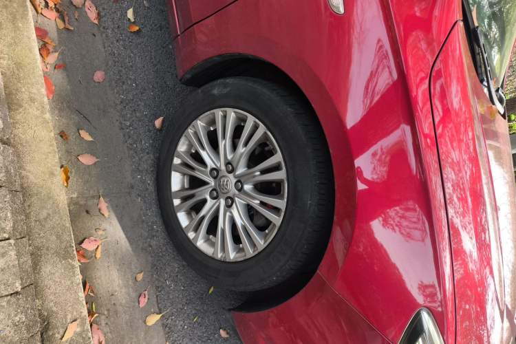 Used Buick GT 2017 15N Automatic Elite Version Right Front Wheel Hub