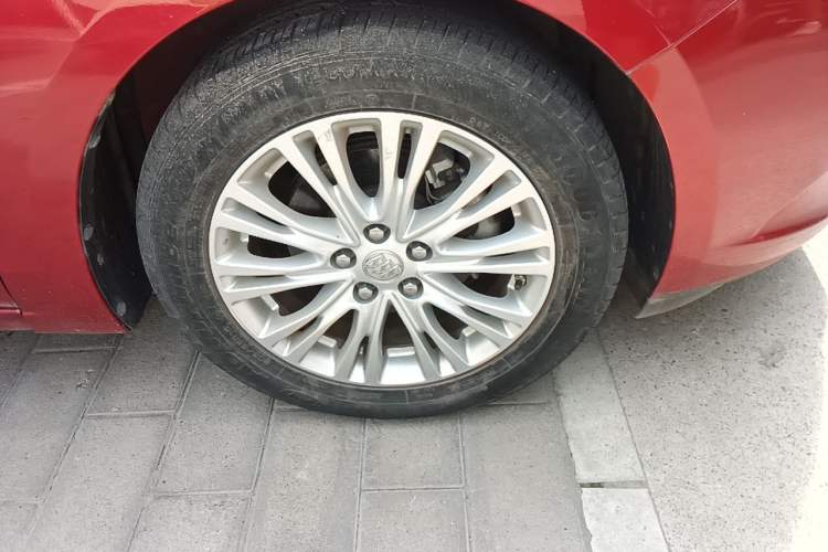 Used Buick GT 2017 15N Automatic Elite Version Right Front Wheel Hub