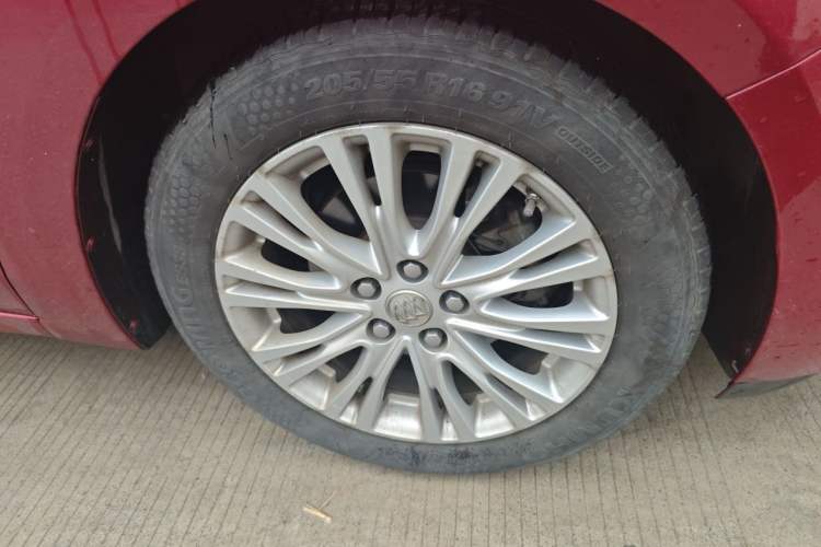 Used Buick GT 2017 15N Automatic Elite Version Right Front Wheel Hub