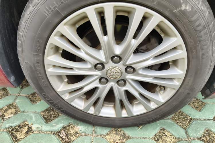 Used Buick GT 2017 15N Automatic Elite Version Right Front Wheel Hub