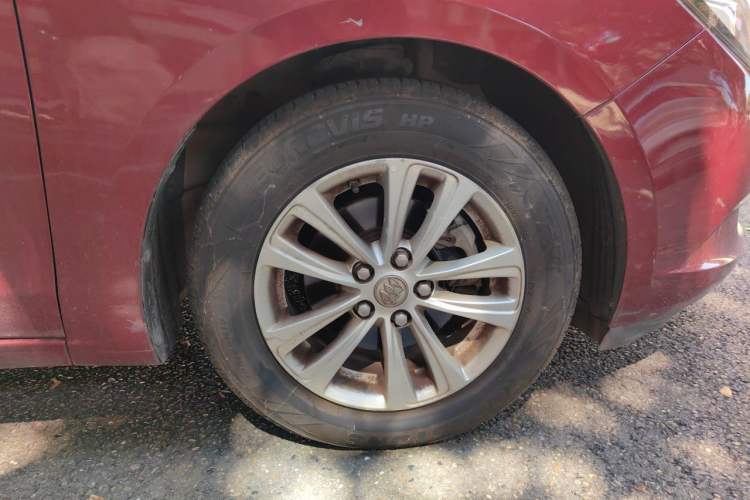 Used Buick GT 2017 15N Automatic Entry-Level Trim Right Front Wheel Hub
