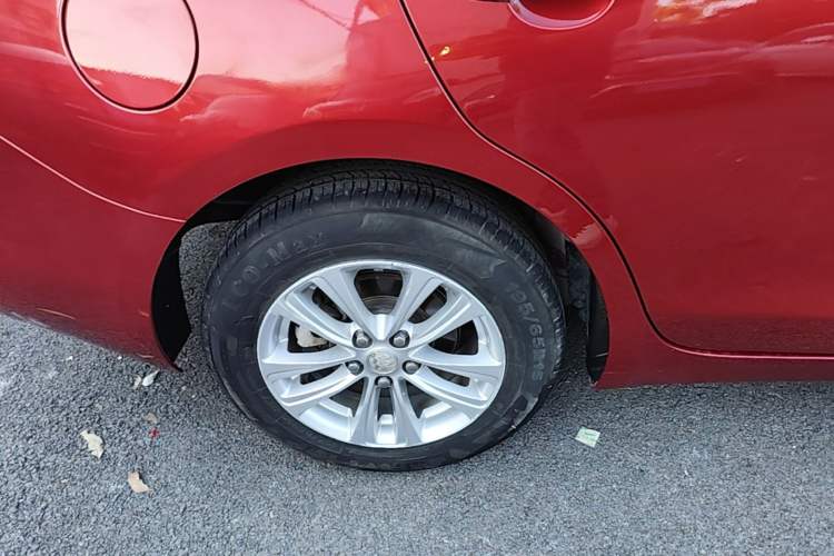 Used Buick GT 2017 15N Manual Entry-Level Trim Right Rear Wheel Hub
