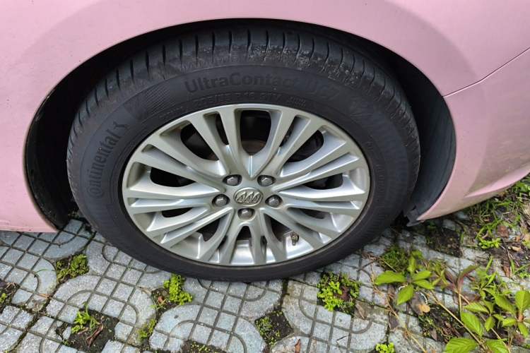 Used Buick GT 2017 15N Automatic Elite Version Right Front Wheel Hub