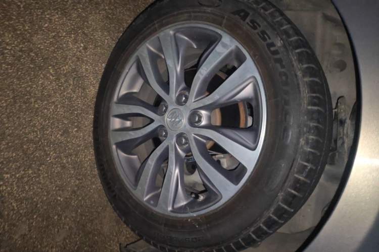 Used Buick GT 2017 18T Dual-Clutch Elite Model Right Front Wheel Hub