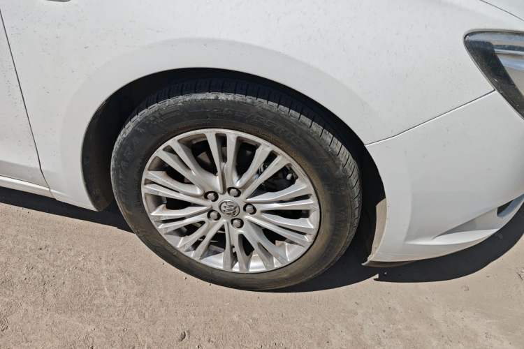 Used Buick GT 2017 15N Automatic Elite Version Right Front Wheel Hub