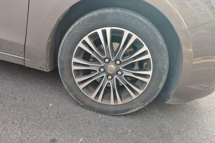 Used Buick GT 2017 15N Automatic Deluxe Edition Right Front Wheel Hub