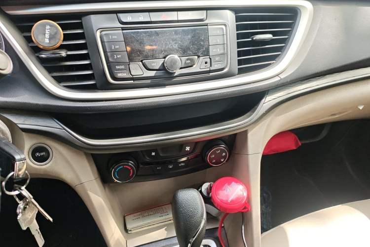 Used Buick GT 2017 15N Automatic Elite Version Audio And AC Panel