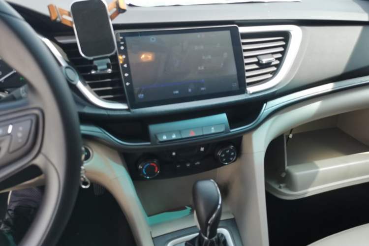 Used Buick GT 2017 15N Automatic Elite Version Audio And AC Panel