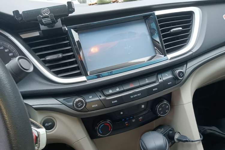 Used Buick GT 2017 15N Automatic Elite Version Audio And AC Panel