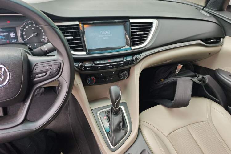 Used Buick GT 2017 15N Automatic Elite Version Audio And AC Panel