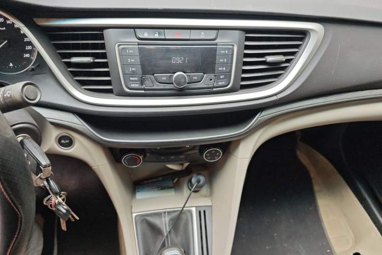 Used Buick GT 2017 15N Manual Entry-Level Trim Audio And AC Panel