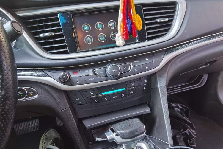 Used Buick GT 2017 15N Automatic Deluxe Edition Audio And AC Panel