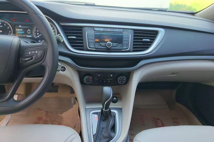 Used Buick GT 2017 15N Automatic Elite Version Audio And AC Panel