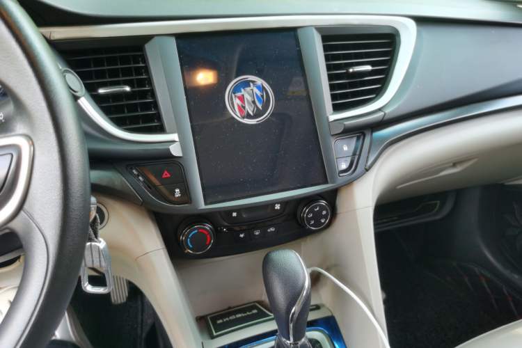 Used Buick GT 2017 15N Automatic Elite Version Audio And AC Panel
