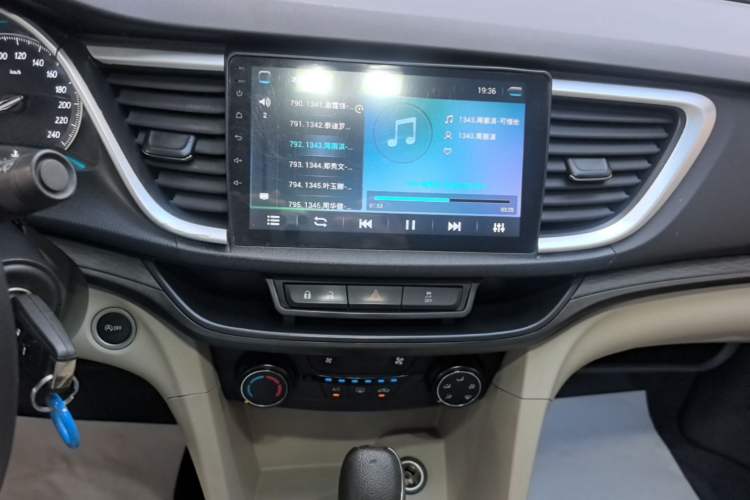 Used Buick GT 2017 15N Automatic Elite Version Audio And AC Panel