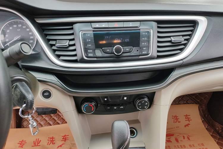 Used Buick GT 2017 15N Automatic Elite Version Audio And AC Panel