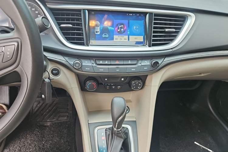 Used Buick GT 2017 15N Automatic Elite Version Audio And AC Panel