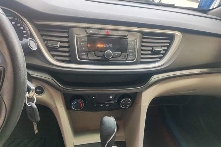 Used Buick GT 2017 15N Automatic Elite Version Audio And AC Panel