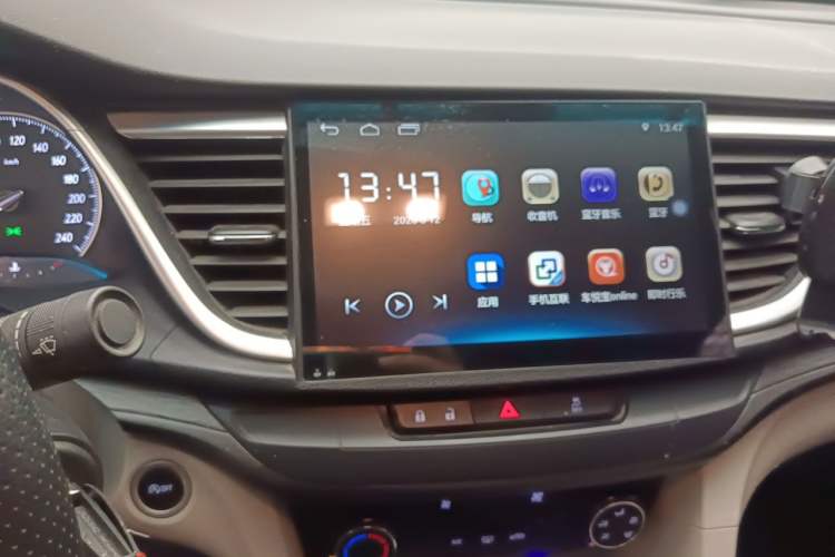 Used Buick GT 2017 15N Automatic Elite Version Audio And AC Panel