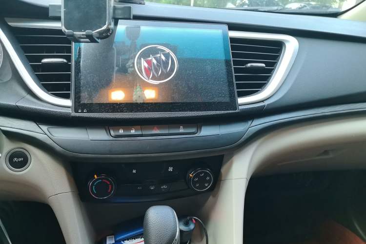 Used Buick GT 2017 15N Automatic Elite Version Audio And AC Panel