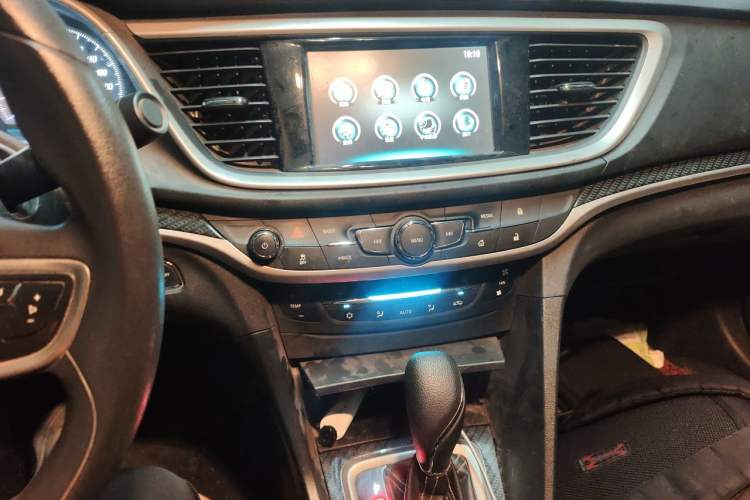 Used Buick GT 2017 15N Automatic Deluxe Edition Audio And AC Panel