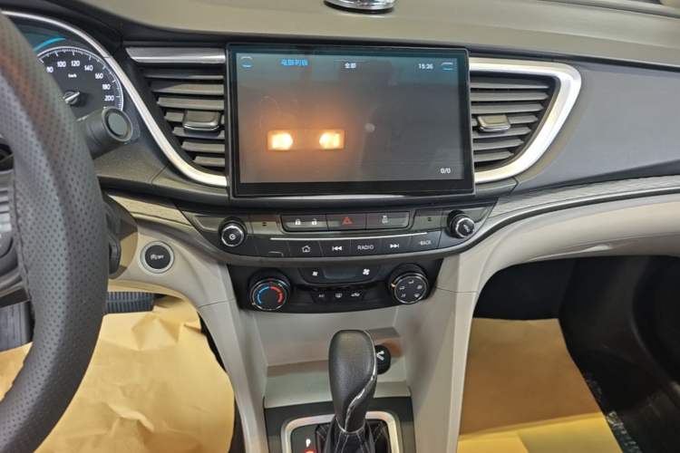 Used Buick GT 2017 15N Automatic Elite Version Audio And AC Panel