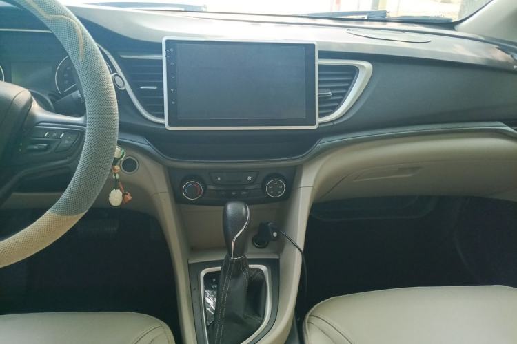 Used Buick GT 2017 15N Automatic Elite Version Audio And AC Panel