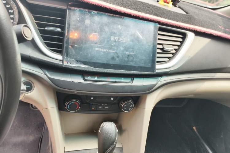Used Buick GT 2017 15N Automatic Elite Version Audio And AC Panel