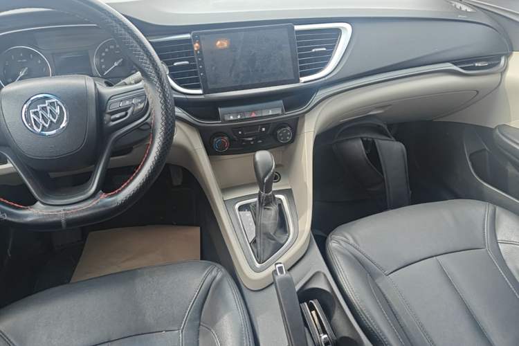 Used Buick GT 2017 15N Automatic Elite Version Audio And AC Panel