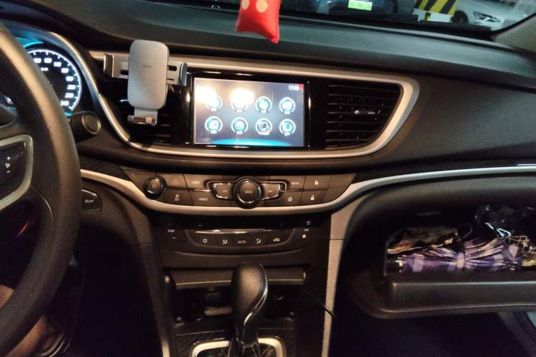 Used Buick GT 2017 15N Automatic Deluxe Edition Audio And AC Panel