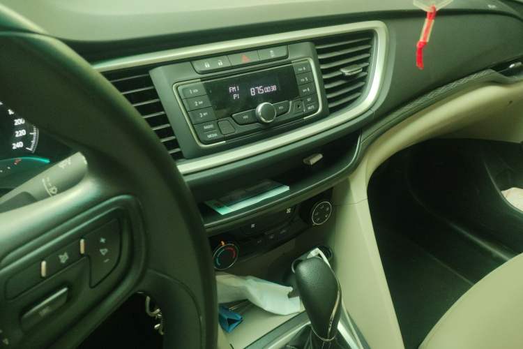 Used Buick GT 2017 15N Automatic Elite Version Audio And AC Panel