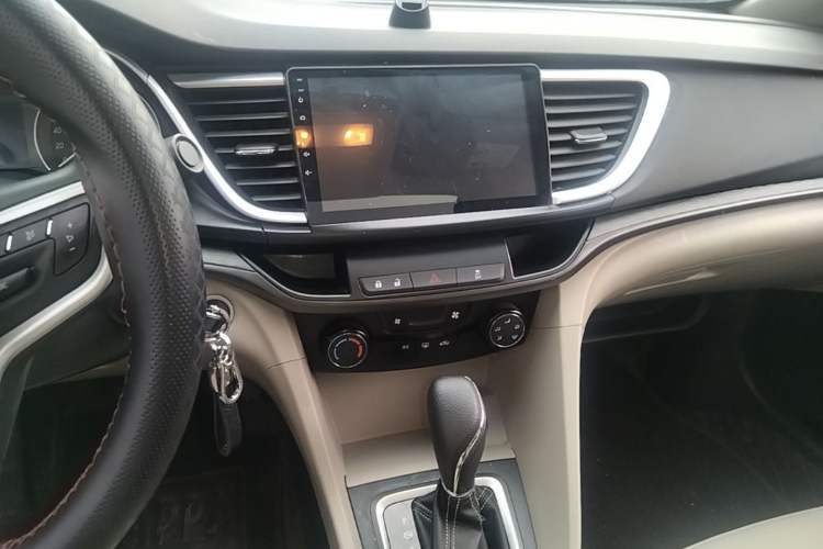 Used Buick GT 2017 15N Automatic Elite Version Audio And AC Panel